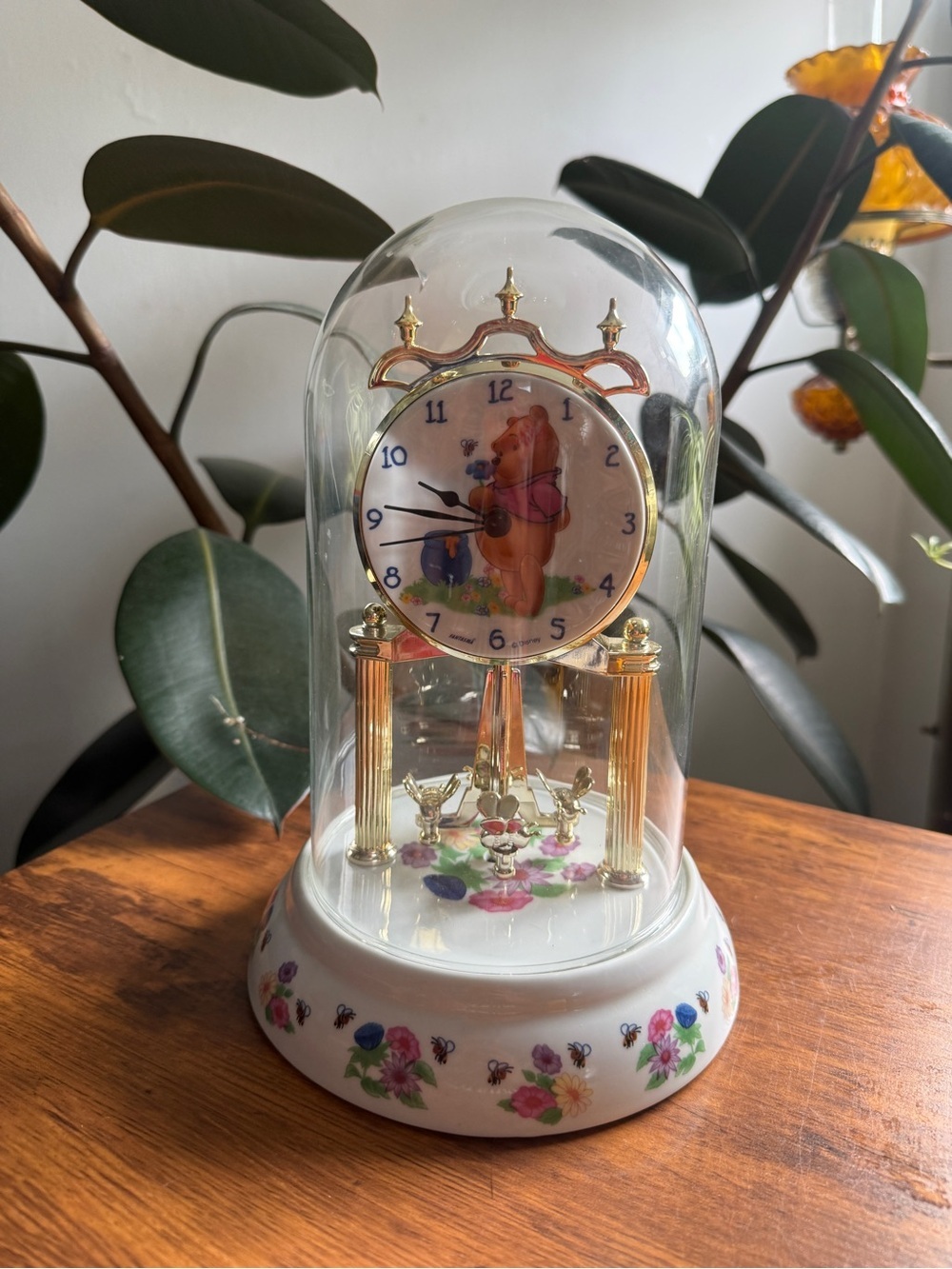 Disney Floral Dome Clock with Winnie the Pooh Illustration - White and Gold glas